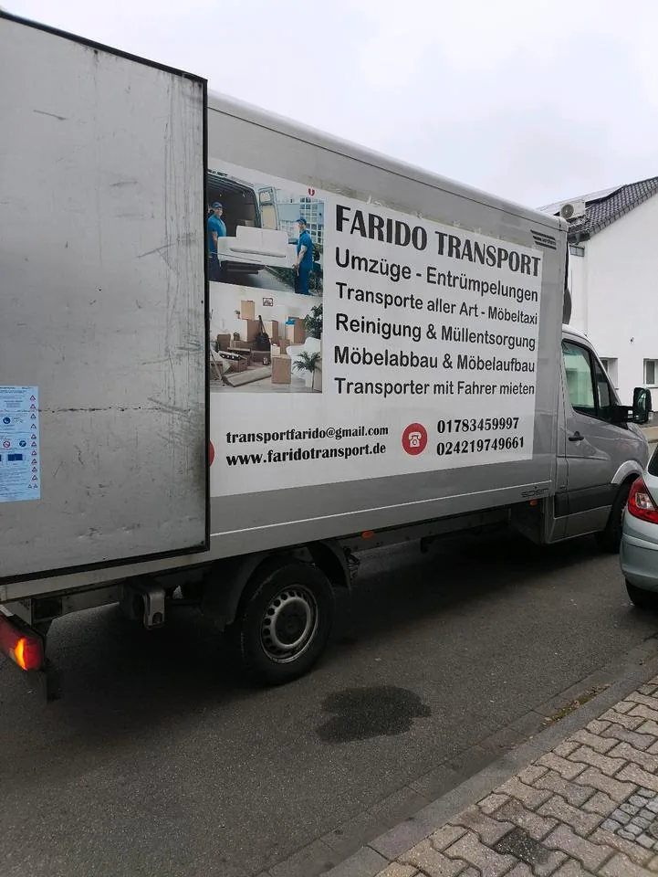 Beschrifteter Transporter von Farido Transport – Umzüge, Entrümpelungen und Möbelmontage in Düren